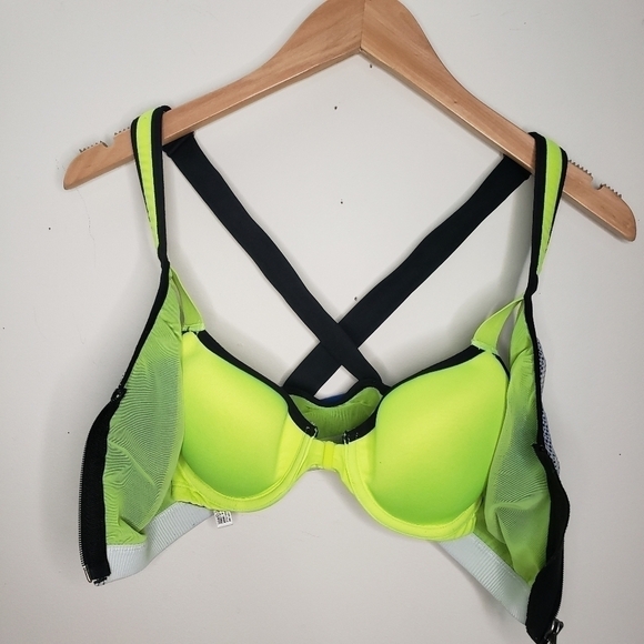 Victoria's Secret VSX Sports Bra Size 32C - Picture 3 of 5